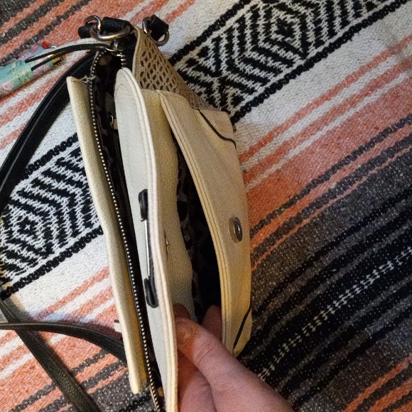 Jessica Simpson small purse - Picture 5 of 7